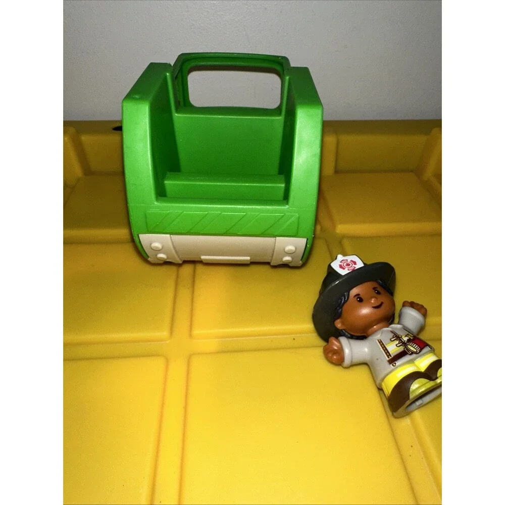 Fisher Price Little People 2019 Green Recycle Garbage Truck & Firefighter Figure